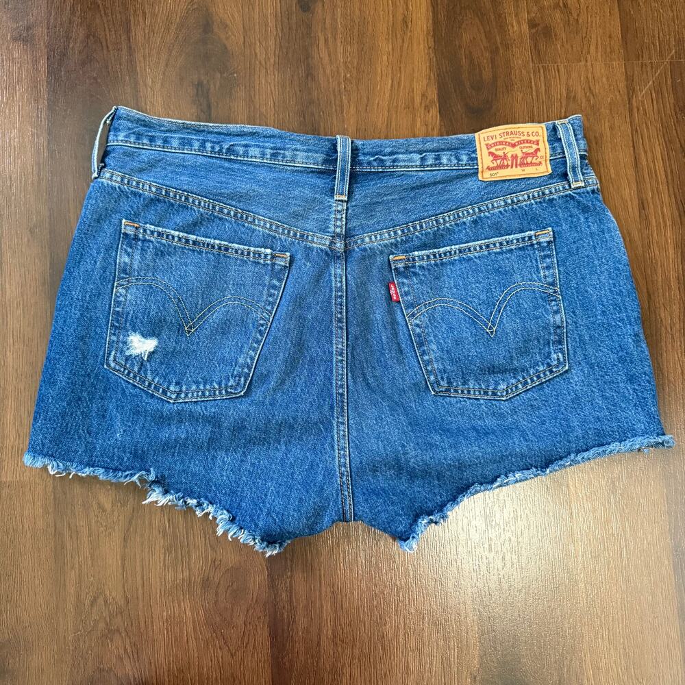 Levi's 501XX Denim Shorts Medium Wash Sz 33 High Rise Cut Off Casual Everyday - Picture 2 of 8